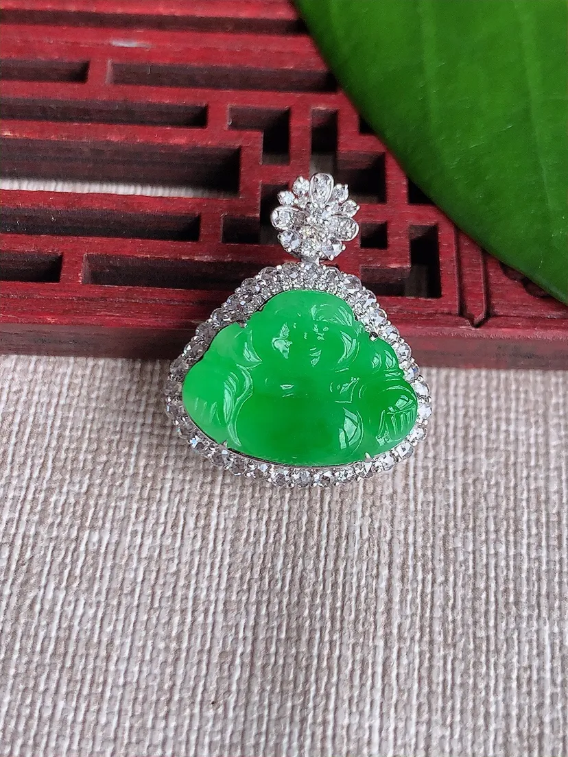 天然A货翡翠18K金伴阳绿佛公吊坠尺寸25.5×21.5×8.7裸石13.2×18m量4.20g 0715