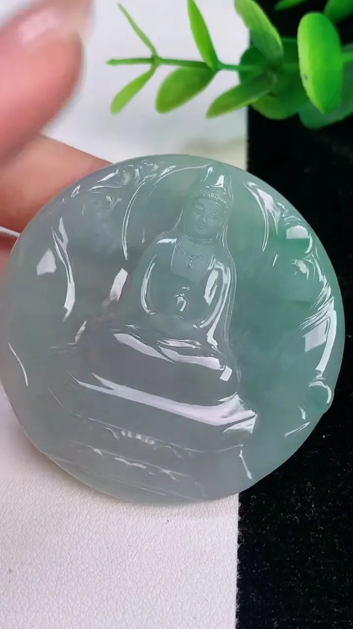 天然A货翡翠观音菩萨吊坠，尺寸54-4.6，重量:30.28g
7月17日