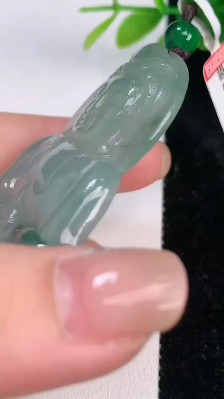 天然A货翡翠观音菩萨吊坠，尺寸63-38.5-5.6，重量:24.12g
7月17日
