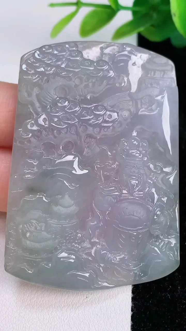 天然A货翡翠春带彩紫罗兰山水财神爷吊坠，尺寸58.8-41.6-5.7，重量:33.71g
7月17