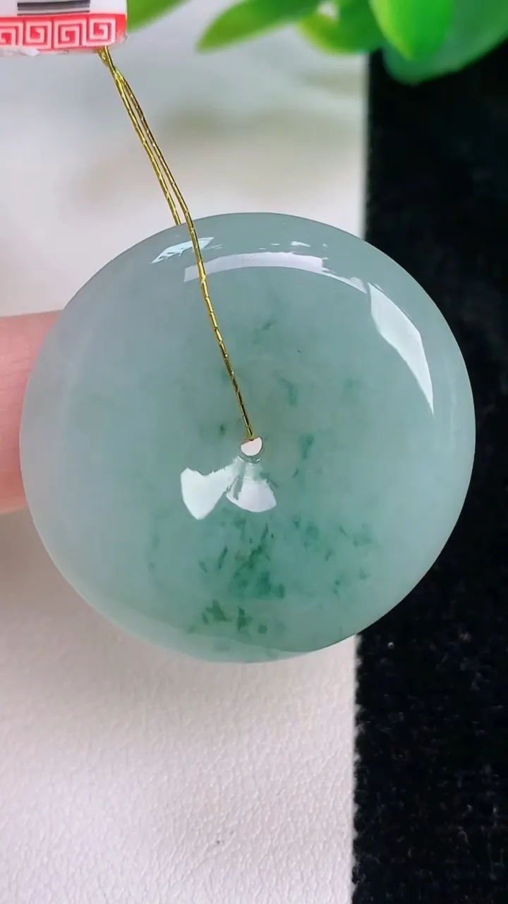 天然A货翡翠飘花平安扣吊坠，尺寸32-5.8，重量:12.89g
7月17日