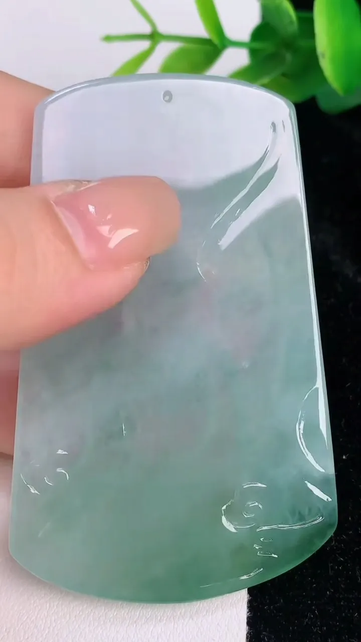 天然A货翡翠大势至观音菩萨吊坠，尺寸67.5-42.6-5，重量:34.08g
7月17日