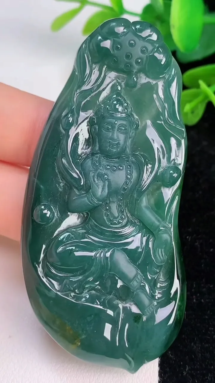 天然A货翡翠蓝水观音菩萨吊坠，尺寸73-35.2-6.4，重:31.36g
7月17日