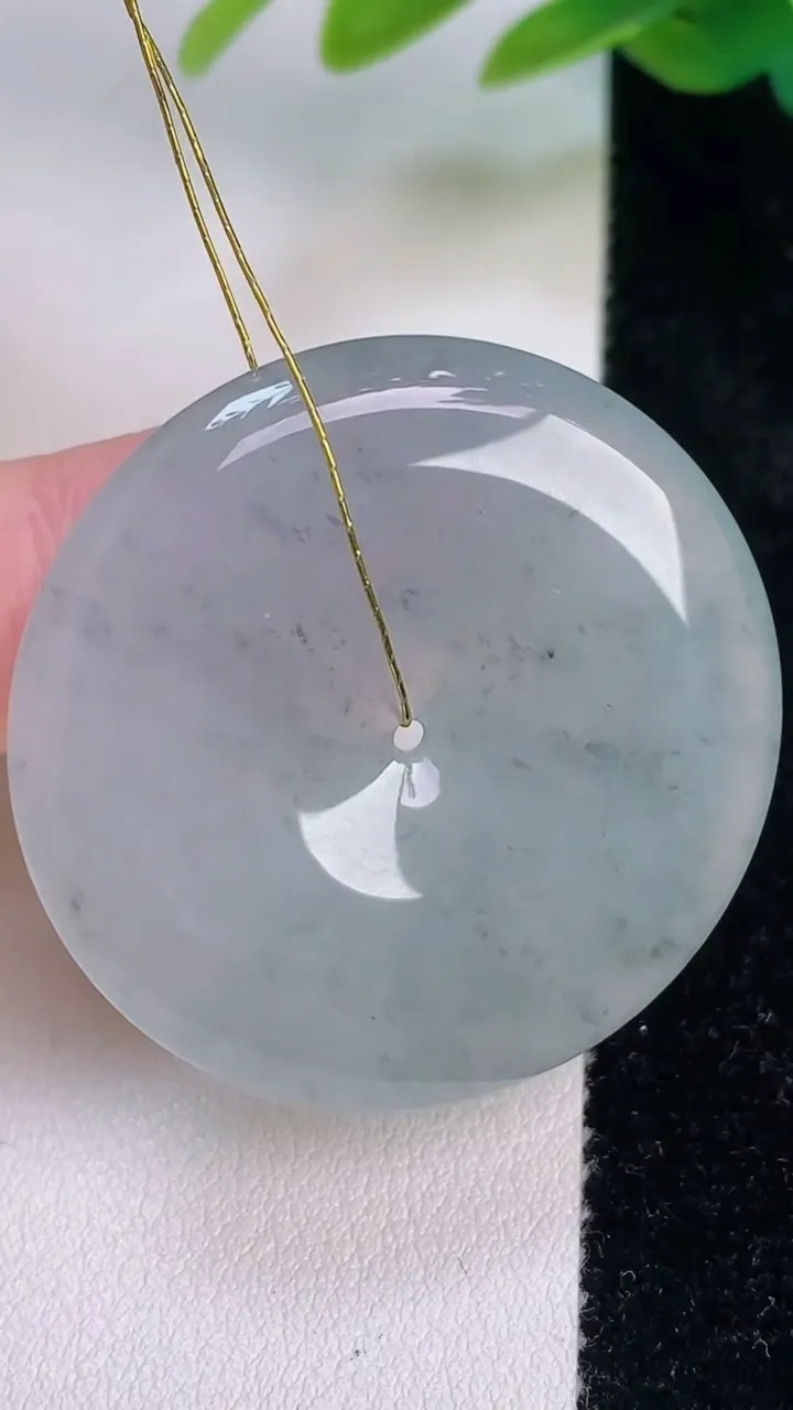 天然A货翡翠飘花平安扣吊坠，尺寸36.4-5.6，重量:16.08g
7月17日
