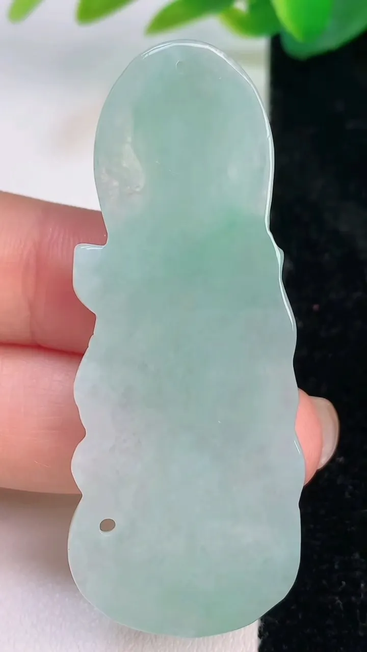 天然A货翡翠普贤菩萨吊坠，尺寸57.6-23-5，重量:13.54g
7月17日