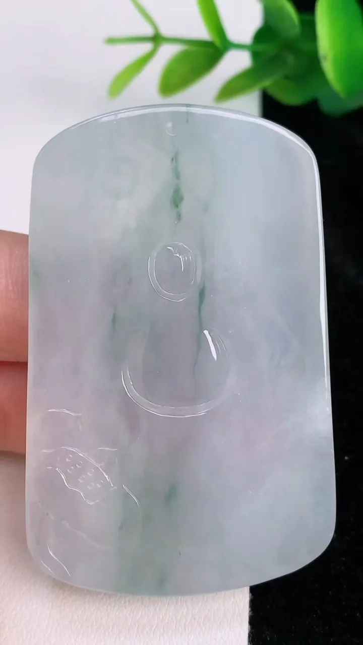 天然A货翡翠飘花观音菩萨吊坠，尺寸59.7-38.3-6.2，重量:34.34g
7月17日