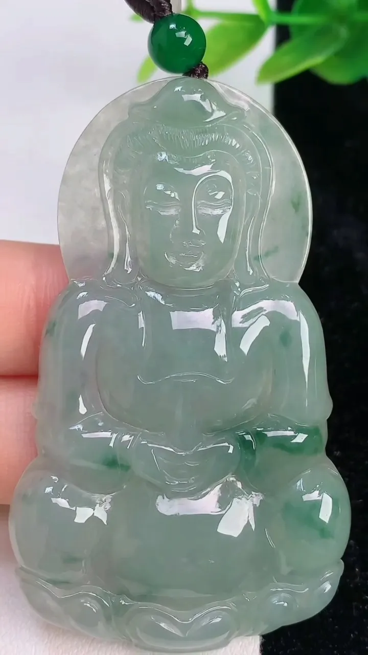 天然A货翡翠观音菩萨吊坠，尺寸63-38.5-5.6，重量:24.12g
7月17日