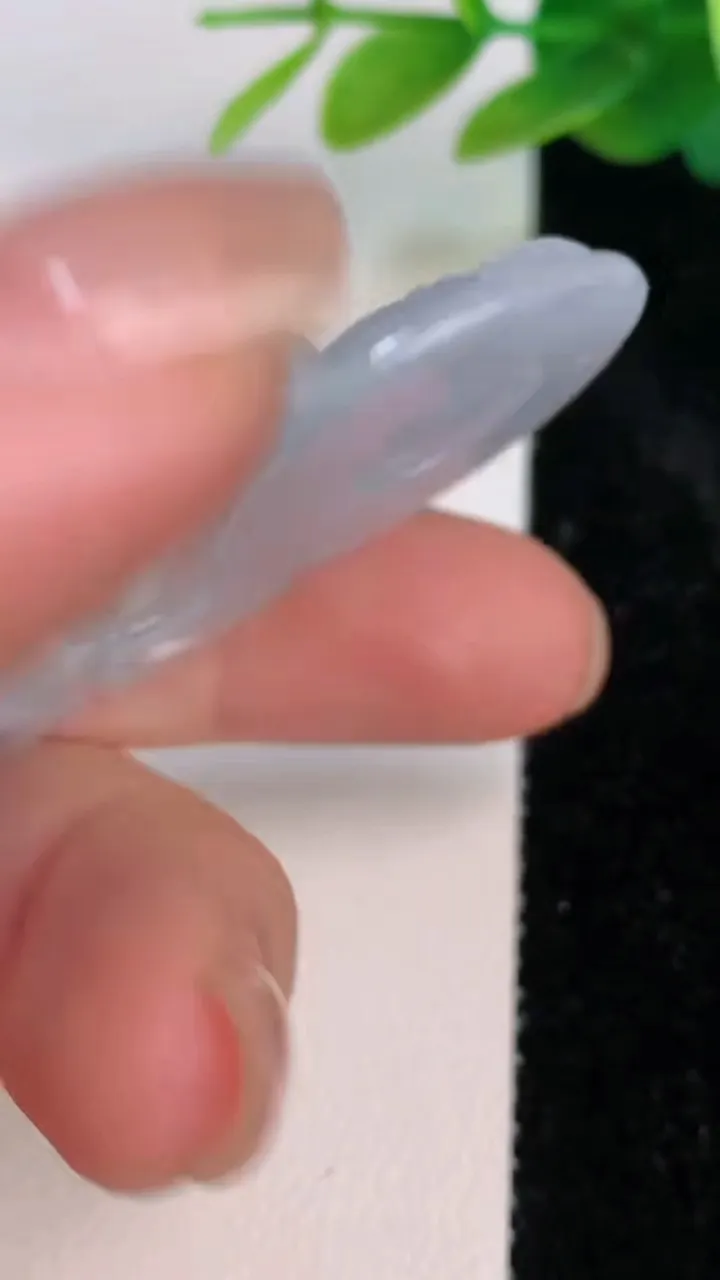天然A货翡翠紫罗兰观音菩萨吊坠，尺寸54-38-6.3，重量:21.23g
7月17日