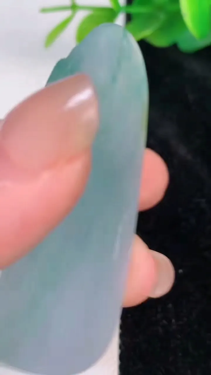 天然A货翡翠大日如来吊坠，尺寸56.3-32.3-6，重量:22.96g
7月17日