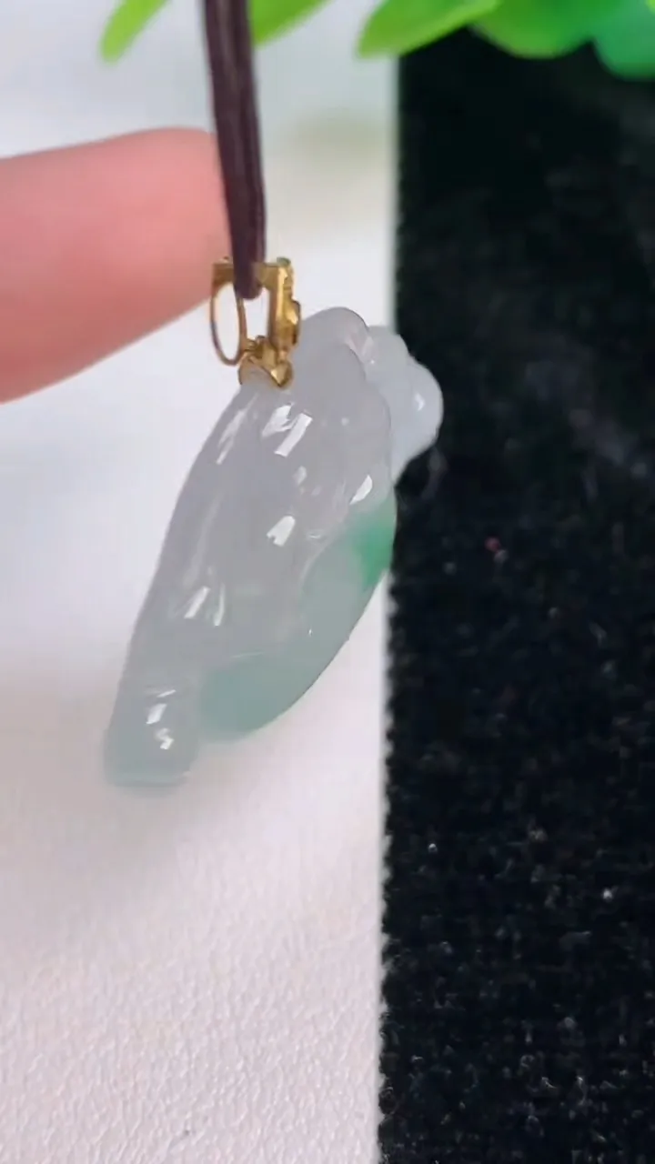 天然A货翡翠佛公吊坠，尺寸25.2-30-5，重量:6.10g
7月17日