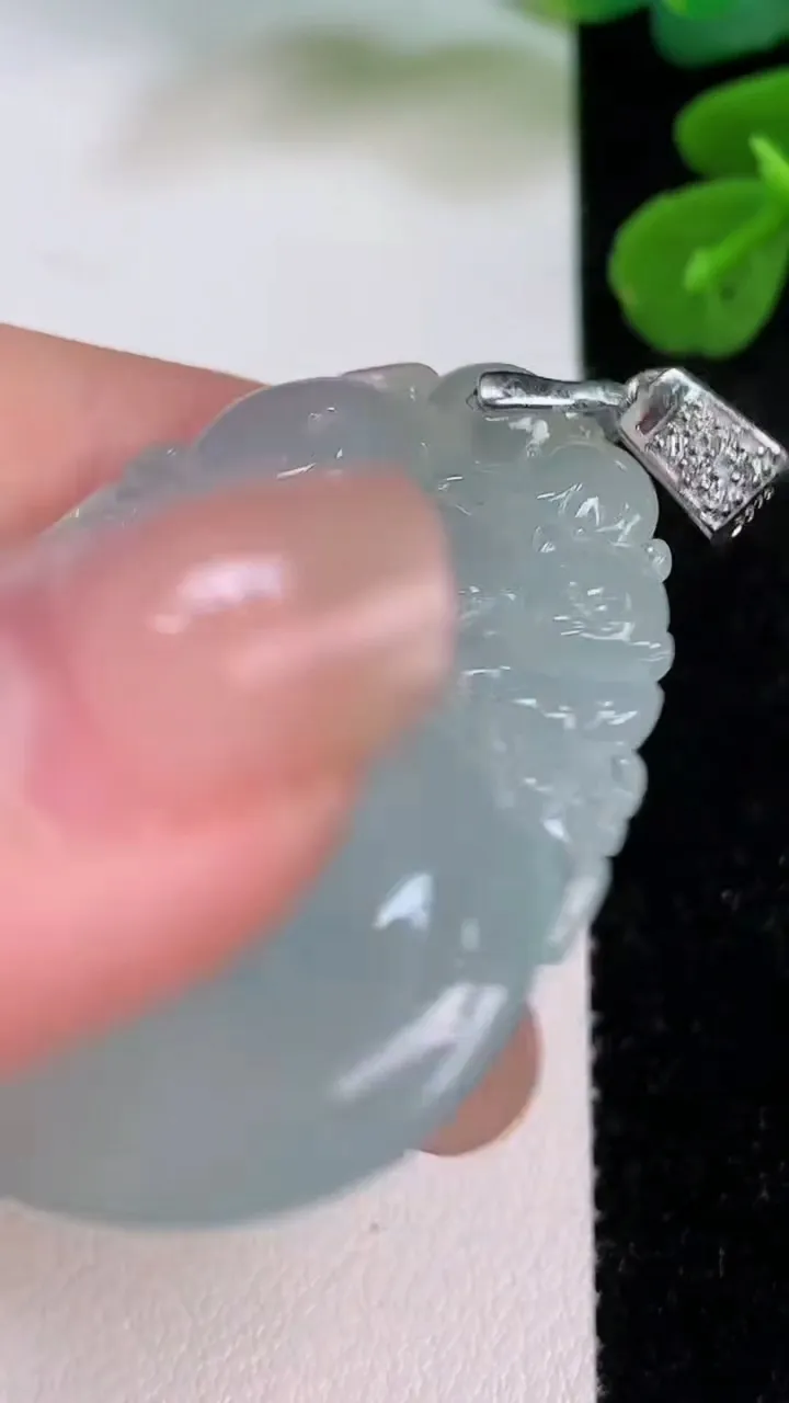 天然A货翡翠晴水生肖猴吊坠，尺寸 42.5-31.6-5.5，重量: 13.67g
7月17日