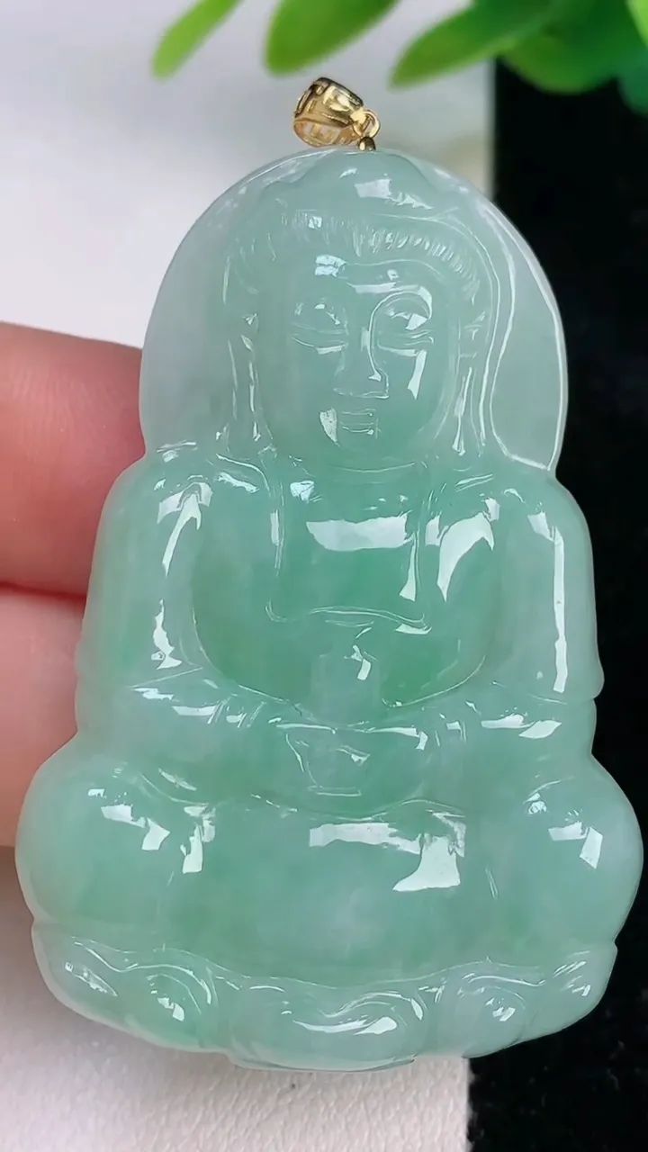 天然A货翡翠观音菩萨吊坠，尺寸50-34.3-5，重量:16.26g
7月17日
