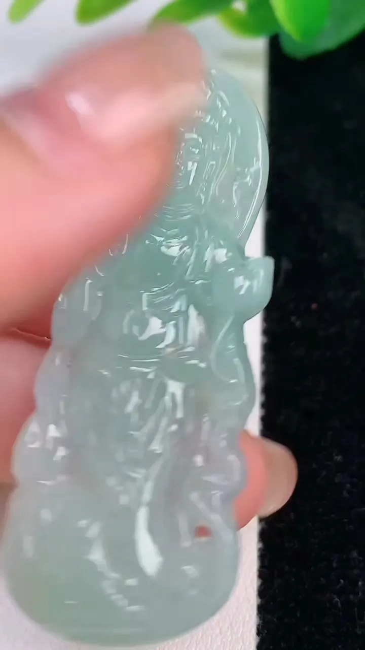 天然A货翡翠普贤菩萨吊坠，尺寸57.6-23-5，重量:13.54g
7月17日