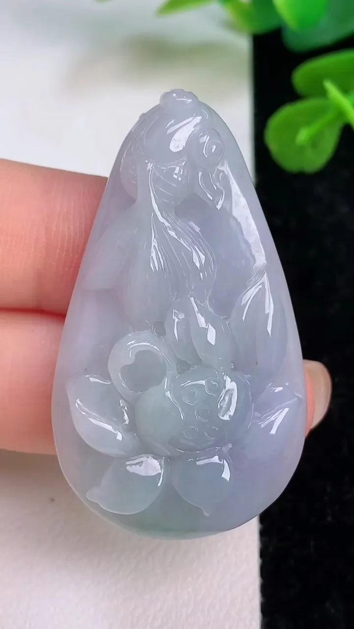 天然A货翡翠紫罗兰荷叶鱼吊坠，尺寸44.5-26-8，重:14.54g
7月17日