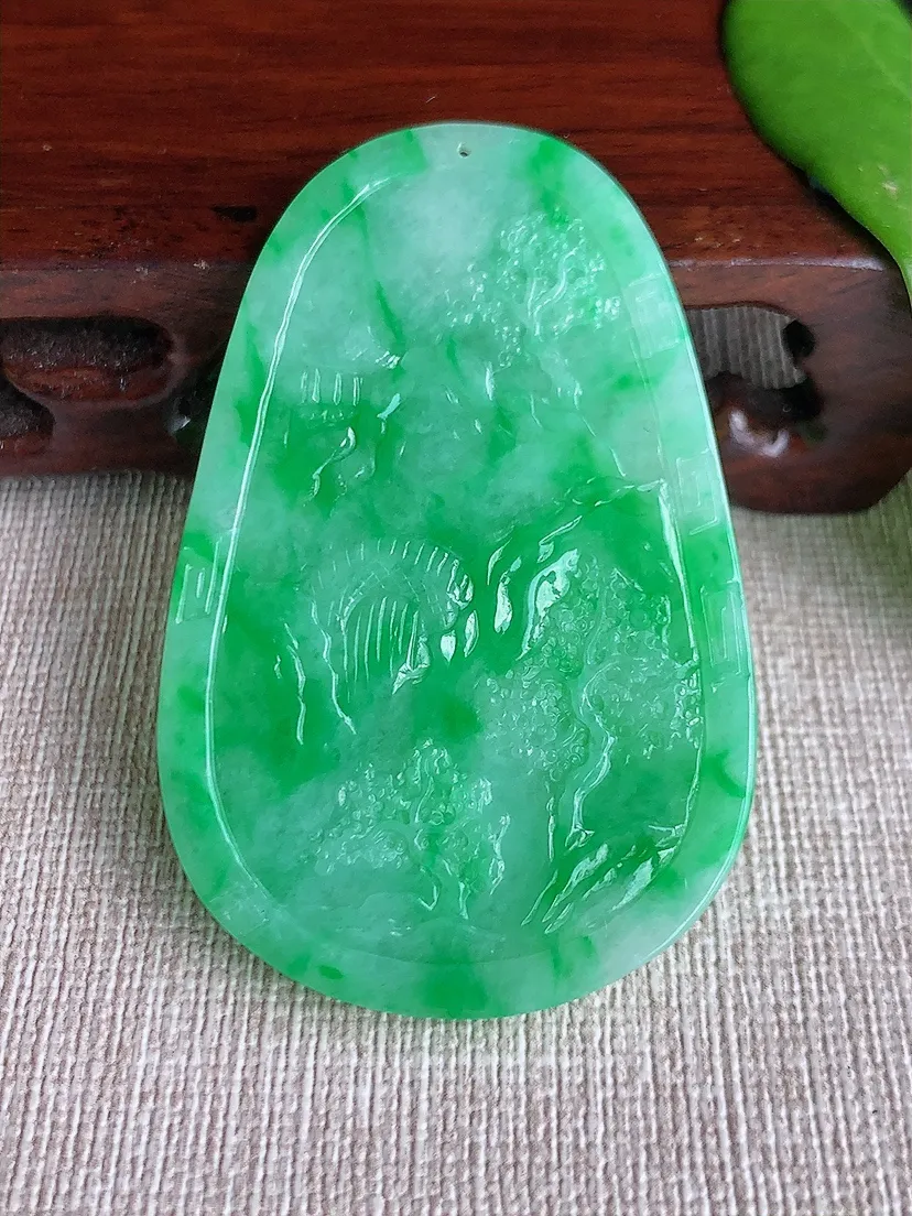 天然A货翡翠飘阳绿意境山水牌吊坠 尺寸56.7×36.4×5.6m量22.20g 0715