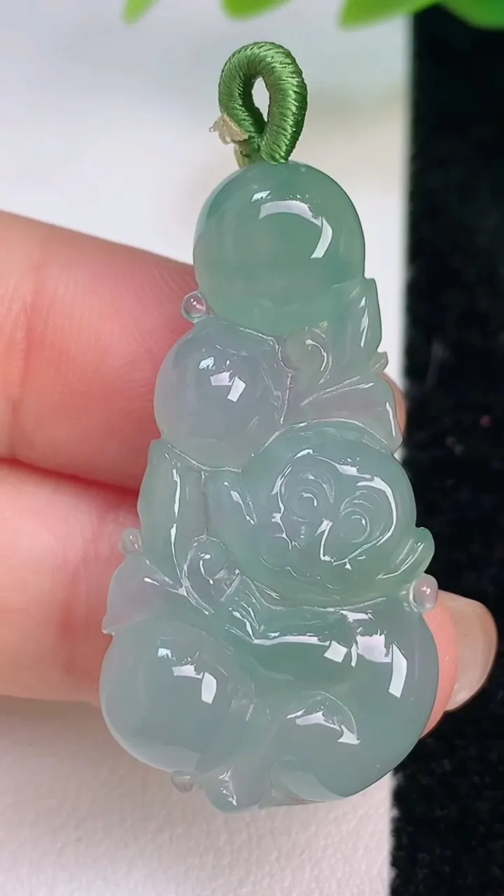 天然A货翡翠生肖猴吊坠，尺寸38.4-20.3-5.7，重量:7.47g
7月17日