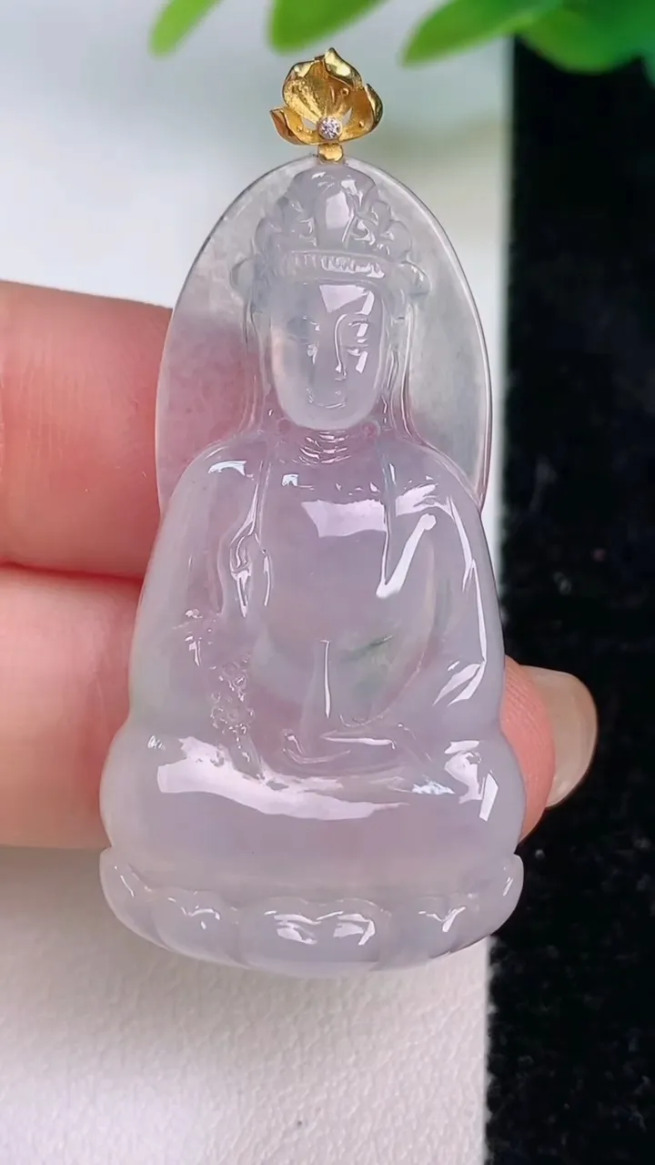 天然A货翡翠观音菩萨吊坠，尺寸40.2-21.6-5，重量:8.45g
7月17日