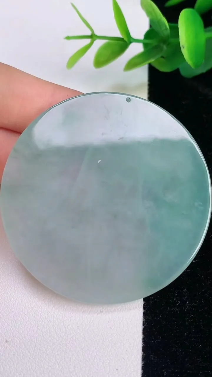 天然A货翡翠观音菩萨吊坠，尺寸54-4.6，重量:30.28g
7月17日