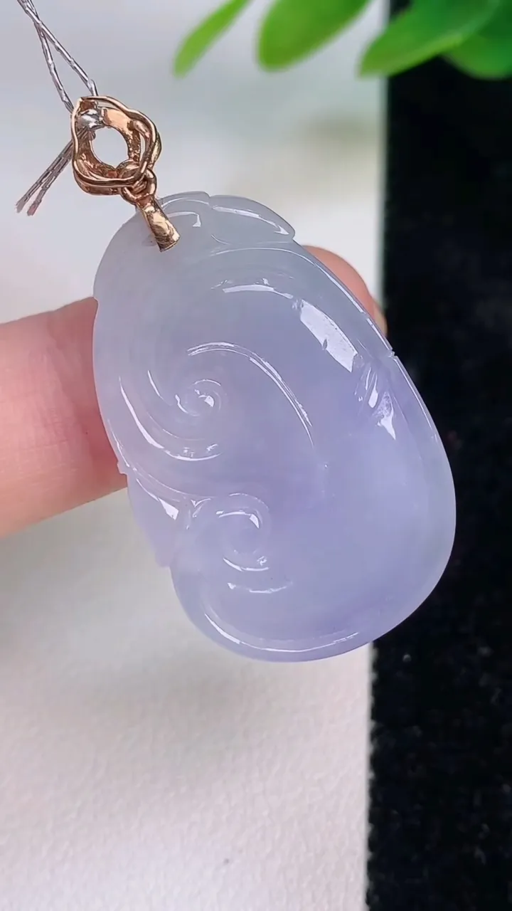 天然A货翡翠18k金紫罗兰如意吊坠，尺寸30.4-16.8-6.4，重量:8.23g
7月17日