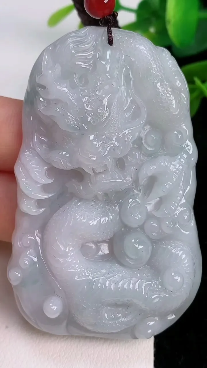 天然A货翡翠飘花龙牌吊坠，尺寸65.8-41.7-10.1，重:45.28g
7月17日