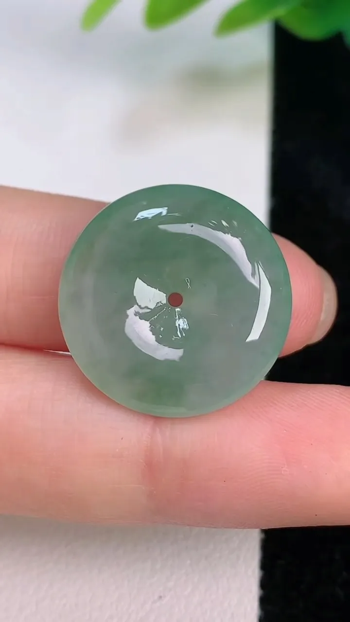 天然A货翡翠平安扣吊坠，尺寸21.4-5.5，重量:5.20g
7月17日