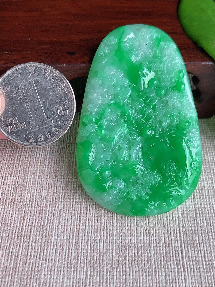 天然A货翡翠飘阳绿意境山水牌吊坠 尺寸56.7×36.4×5.6m量22.20g 0715