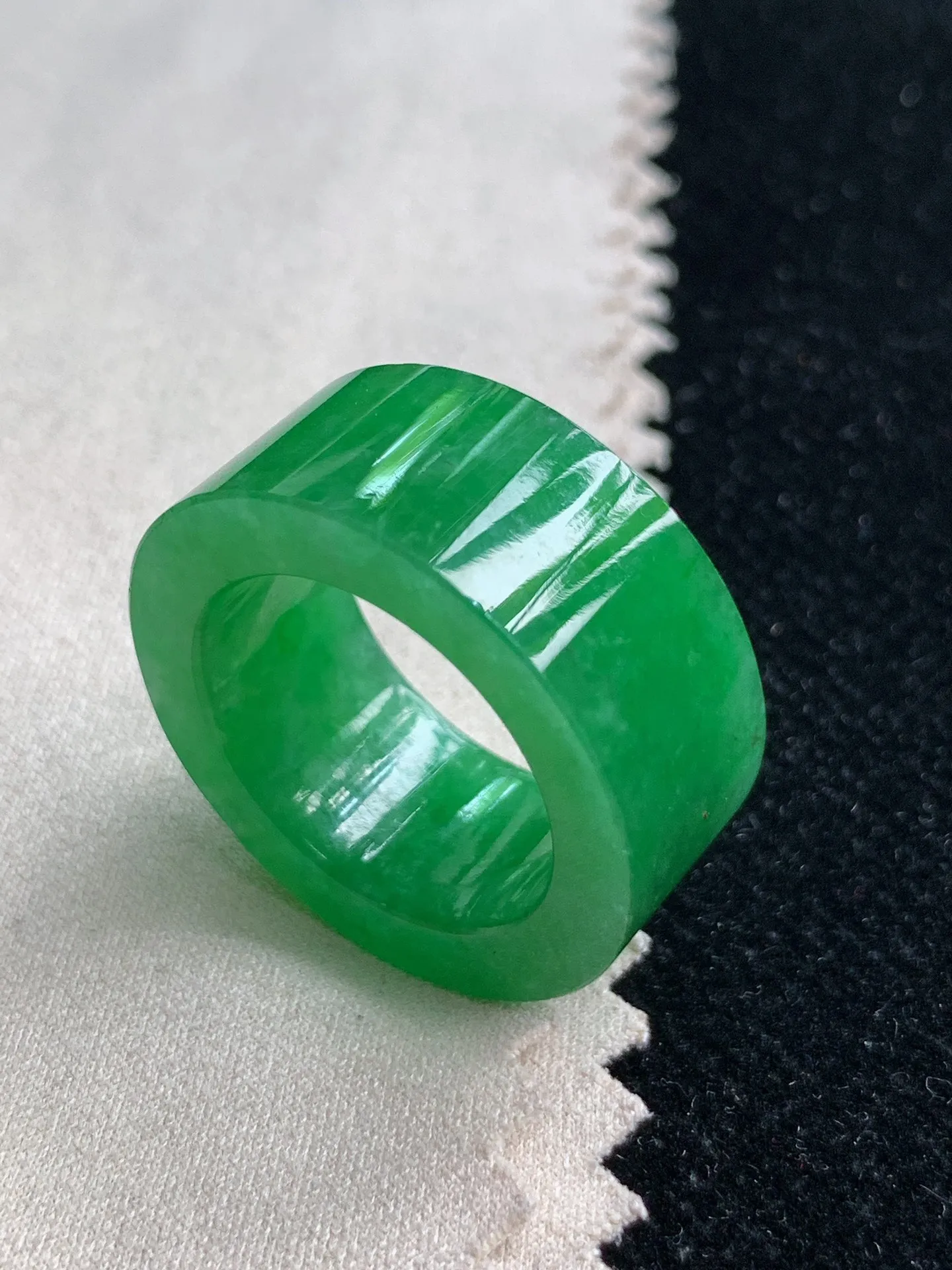 天然A货翡翠阳绿素面扳指尺寸19.4×11×4.3m量11.70g 0715