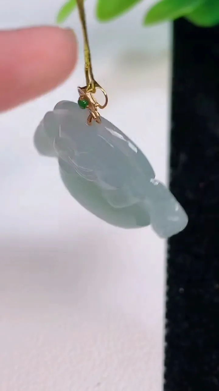天然A货翡翠佛公吊坠，尺寸23.6-26.6-5.7，重量:5.50g
7月17日