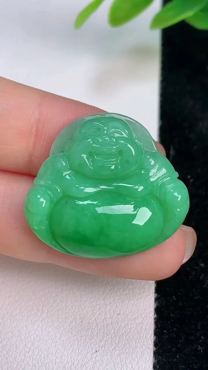 天然A货翡翠佛公吊坠，尺寸25.3-28.2-6.2，重量:7.08g
7月17日