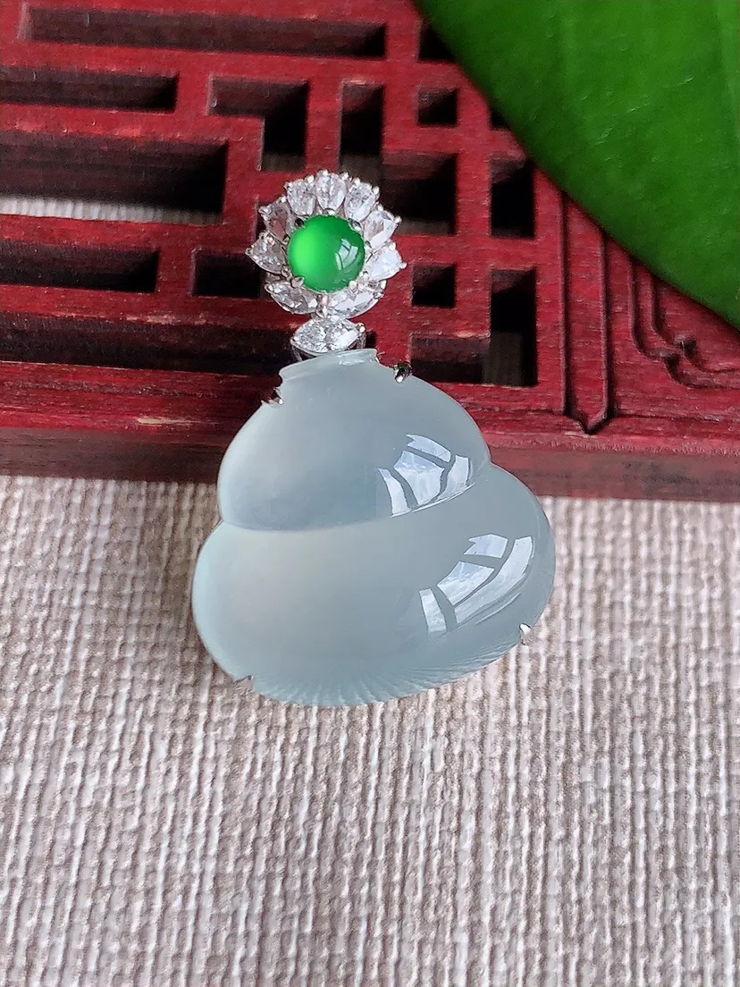 天然A货翡翠18K金伴白月光葫芦吊坠尺寸27×17.2×18.7×8.6m量5.73g 0715