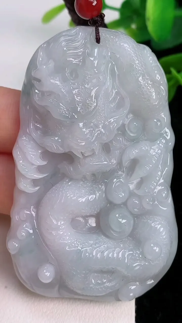 天然A货翡翠飘花龙牌吊坠，尺寸65.8-41.7-10.1，重:45.28g
7月17日