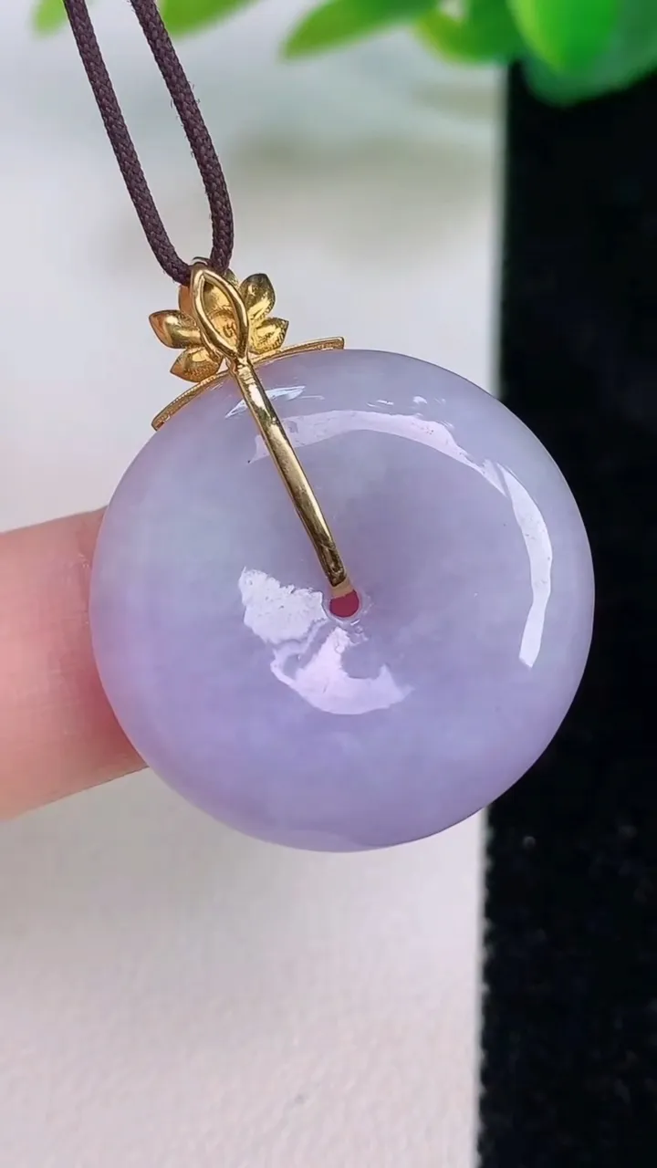 天然A货翡翠18k金紫罗兰平安扣吊坠，尺寸23.2-5.3，重量:6.29g
7月17日