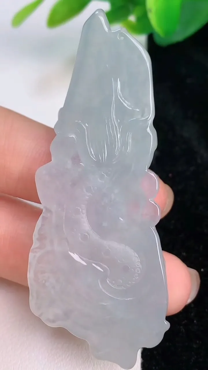 天然A货翡翠冰种御龙不动明王吊坠，尺寸67.2-27.2-7，重量:19.17g
7月17日