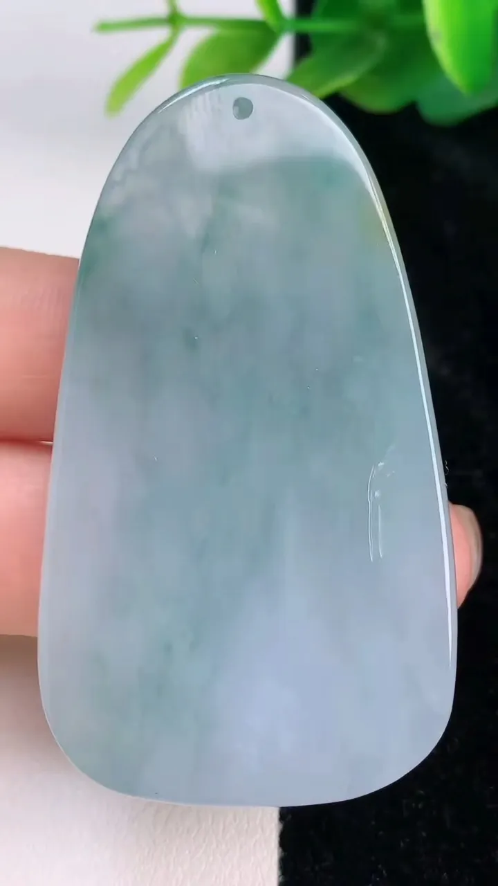 天然A货翡翠大日如来吊坠，尺寸56.3-32.3-6，重量:22.96g
7月17日