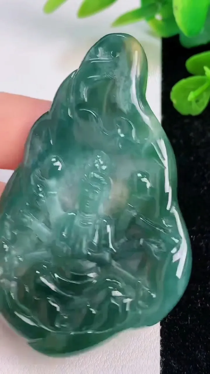 天然A货翡翠千手观音菩萨吊坠，尺寸64-40-5.6，重:23.79g
7月17日