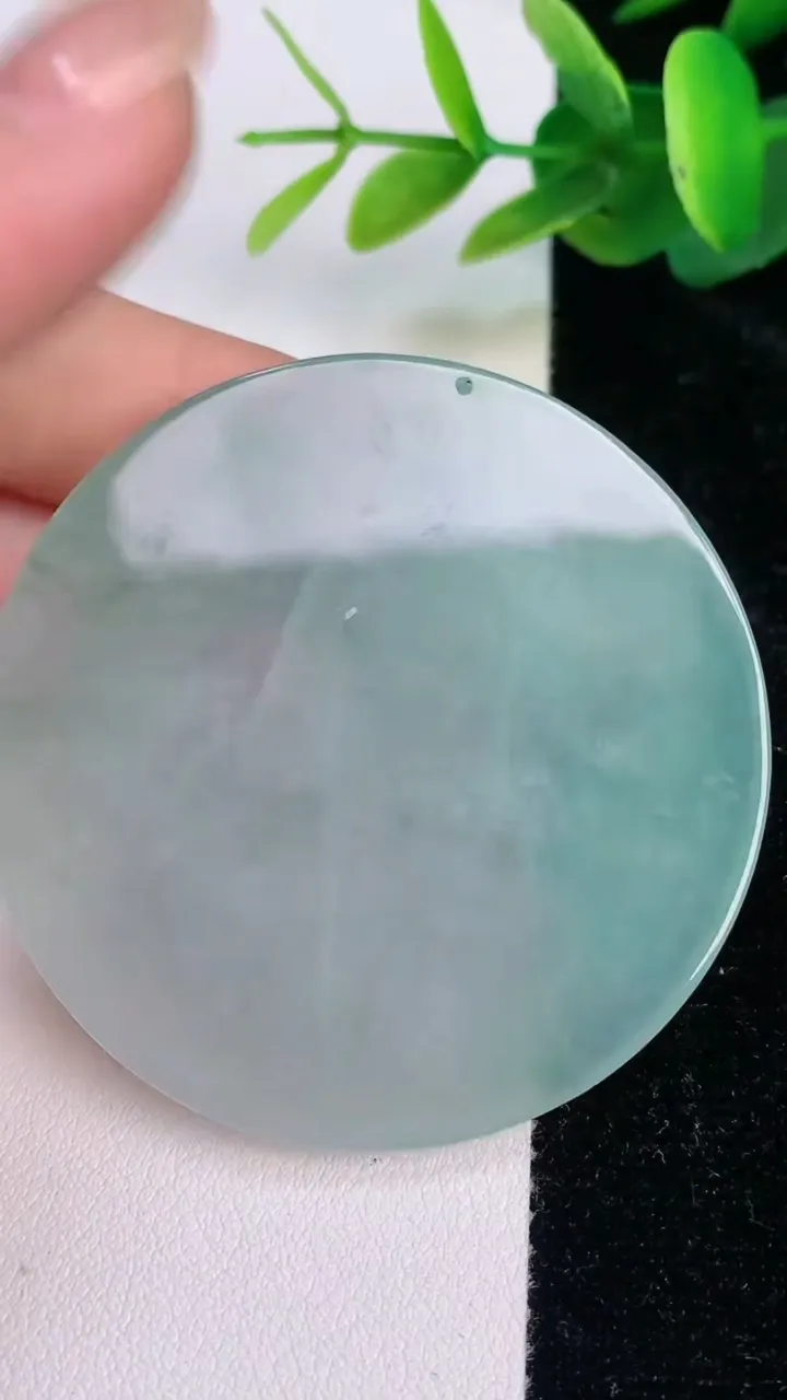 天然A货翡翠观音菩萨吊坠，尺寸54-4.6，重量:30.28g
7月17日