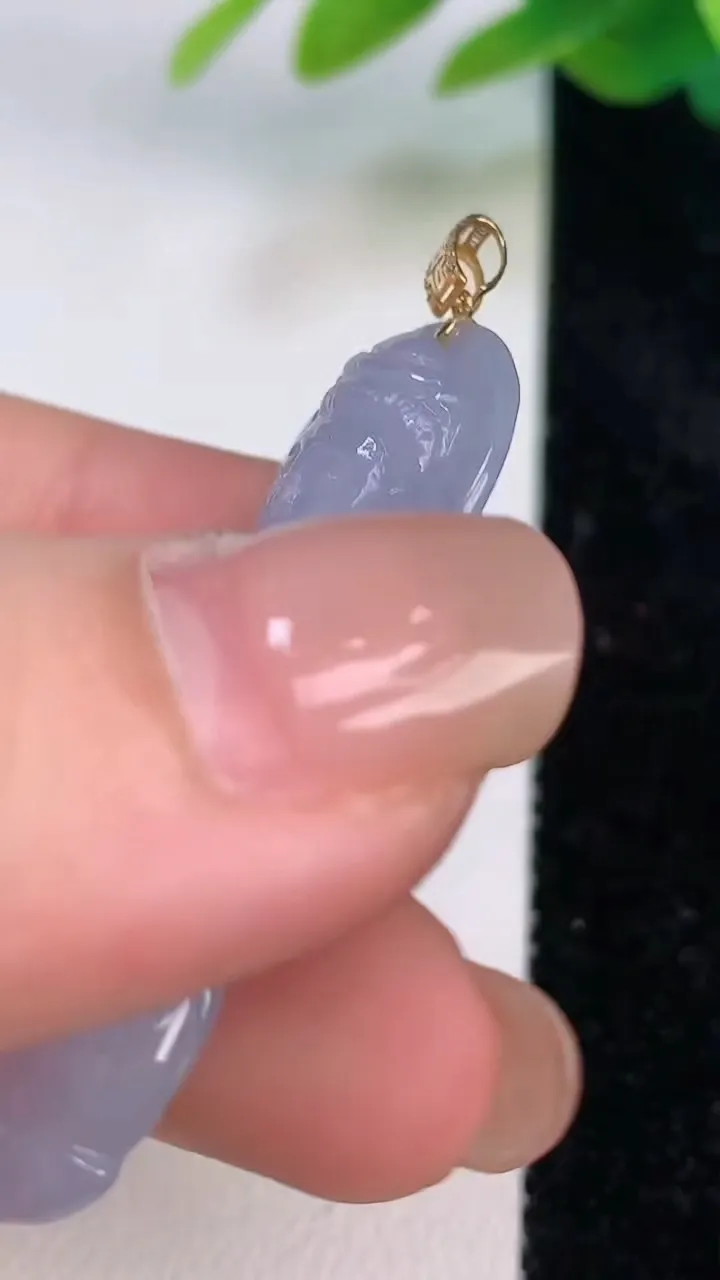 天然A货翡翠18K金紫罗兰观音菩萨吊坠，尺寸42.3-22.2-4.2，重量:7.95g
7月17日