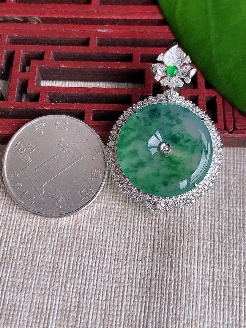 天然A货翡翠18K金伴飘花平安扣吊坠尺寸40×26.6×10.3裸石21m量7.20g 0715