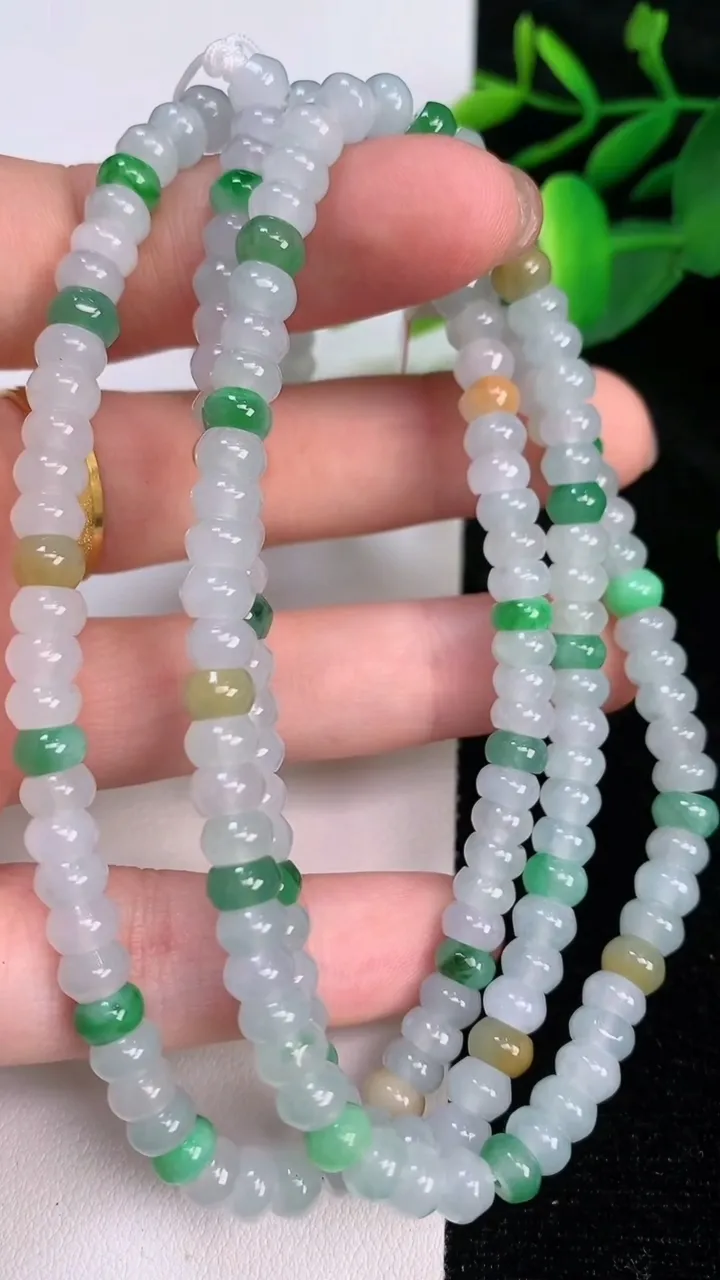 天然A货翡翠双彩算盘珠项链，尺寸5.5-3，重量:43.23g
7月17日