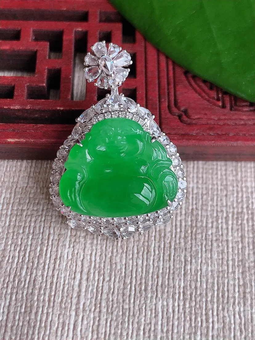 天然A货翡翠18K金伴阳绿佛公吊坠尺寸31.4×21.2×10.7裸石14.7×17.6m量5.75g 0715
