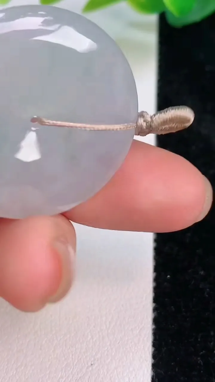 天然A货翡翠平安扣吊坠，尺寸31.3-5.7，重量:11.60g
7月17日