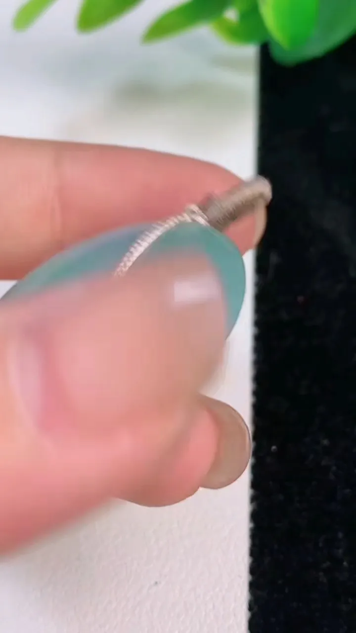 天然A货翡翠平安扣吊坠，尺寸30-5.8，重量:11.25g
7月17日