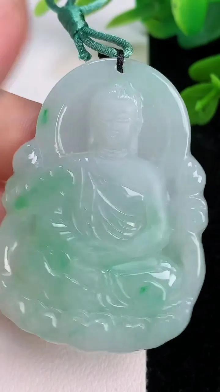 天然A货翡翠大日如来吊坠，尺寸50.3-36-5.3，重量:20.83g
7月18日