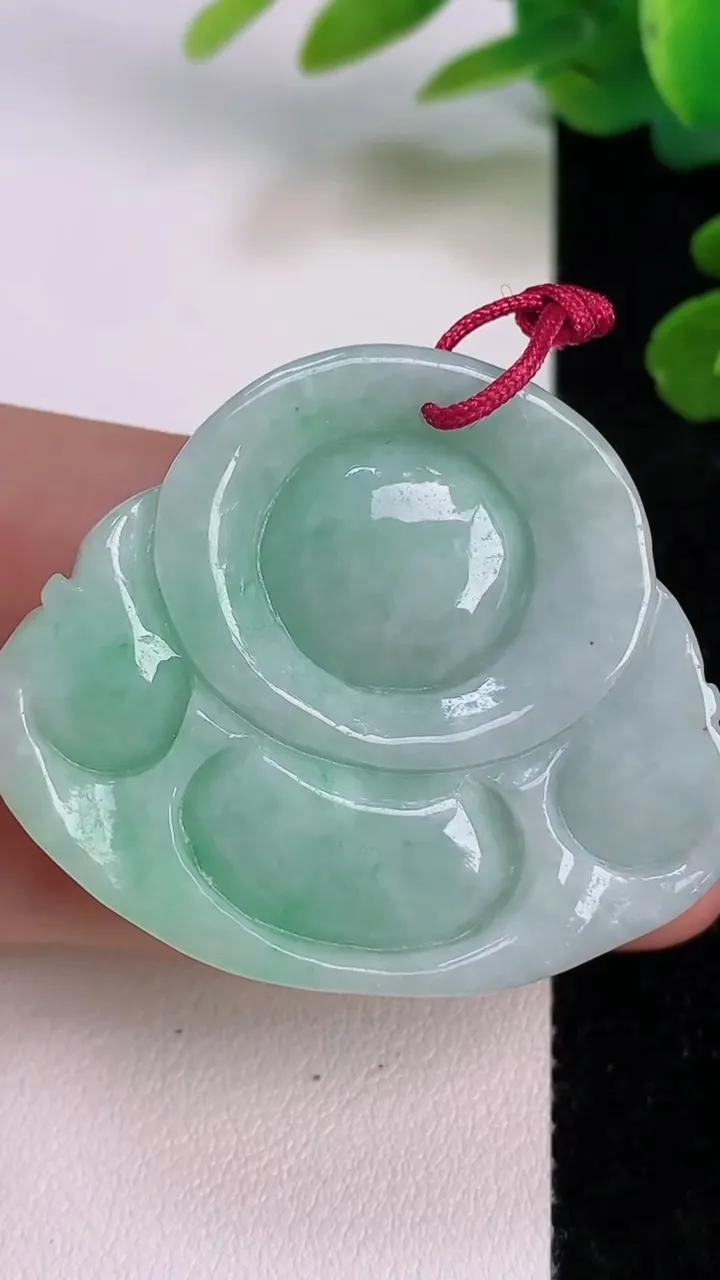 天然A货翡翠佛公吊坠，尺寸35.4-42-12.7，重量:28.70g
7月18日