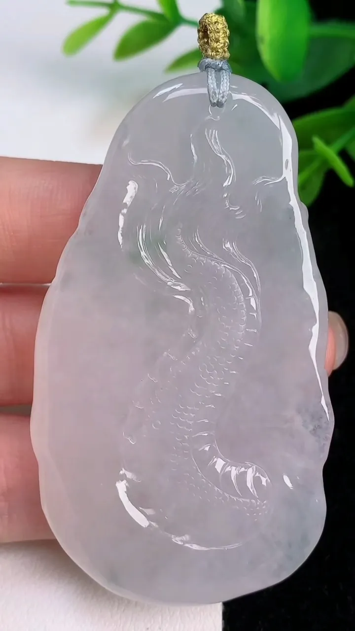 天然A货翡翠祥龙关公吊坠，尺寸62.4-35-8.4，重量:37.47g
7月18日