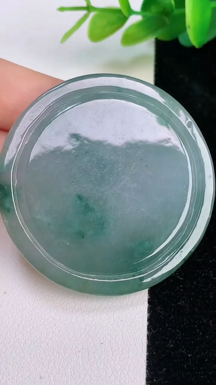 天然A货翡翠牌吊坠，尺寸50.6-6，重量:37.74g
7月18日