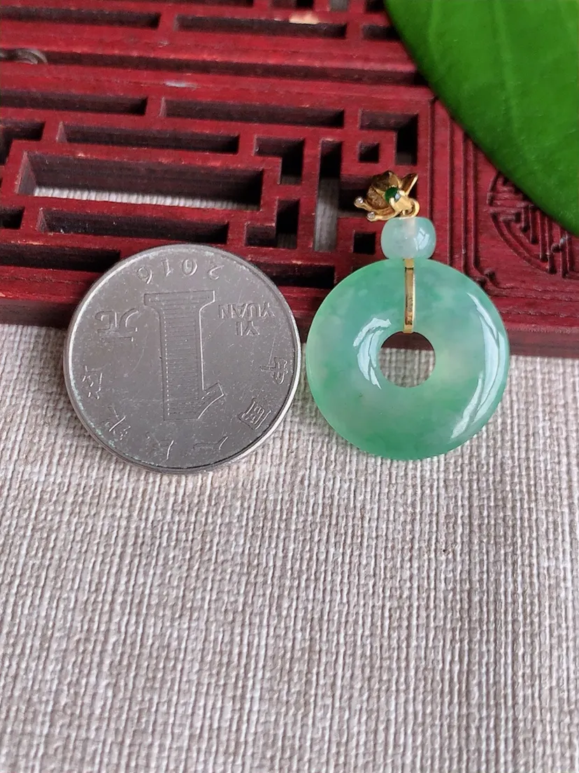 天然A货翡翠18K晴绿平安环吊坠尺寸31×21×3.5m量3.80g 0717