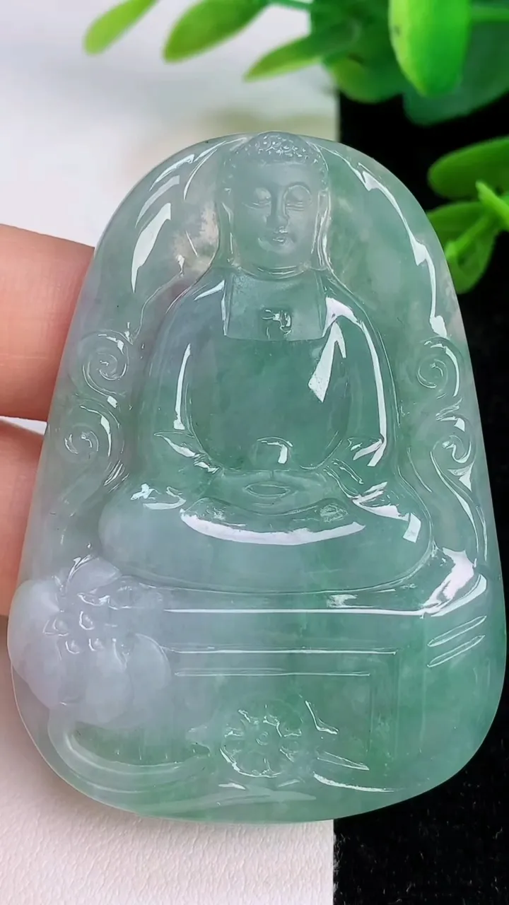 天然A货翡翠大日如来吊坠，尺寸57-42-6.5，重量:31.29g
7月18日
