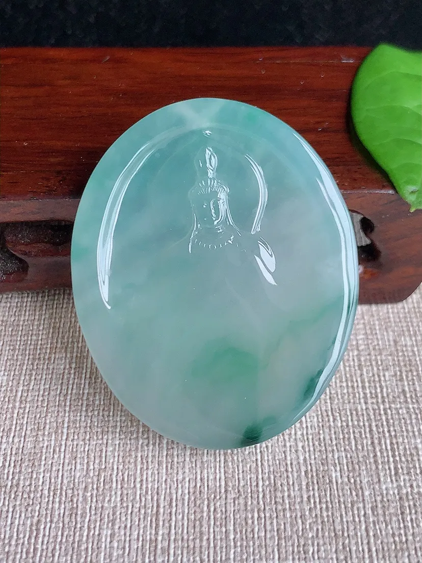 天然A货翡翠飘花观音吊坠尺寸49.5×40.4×5m量26.36g 0717