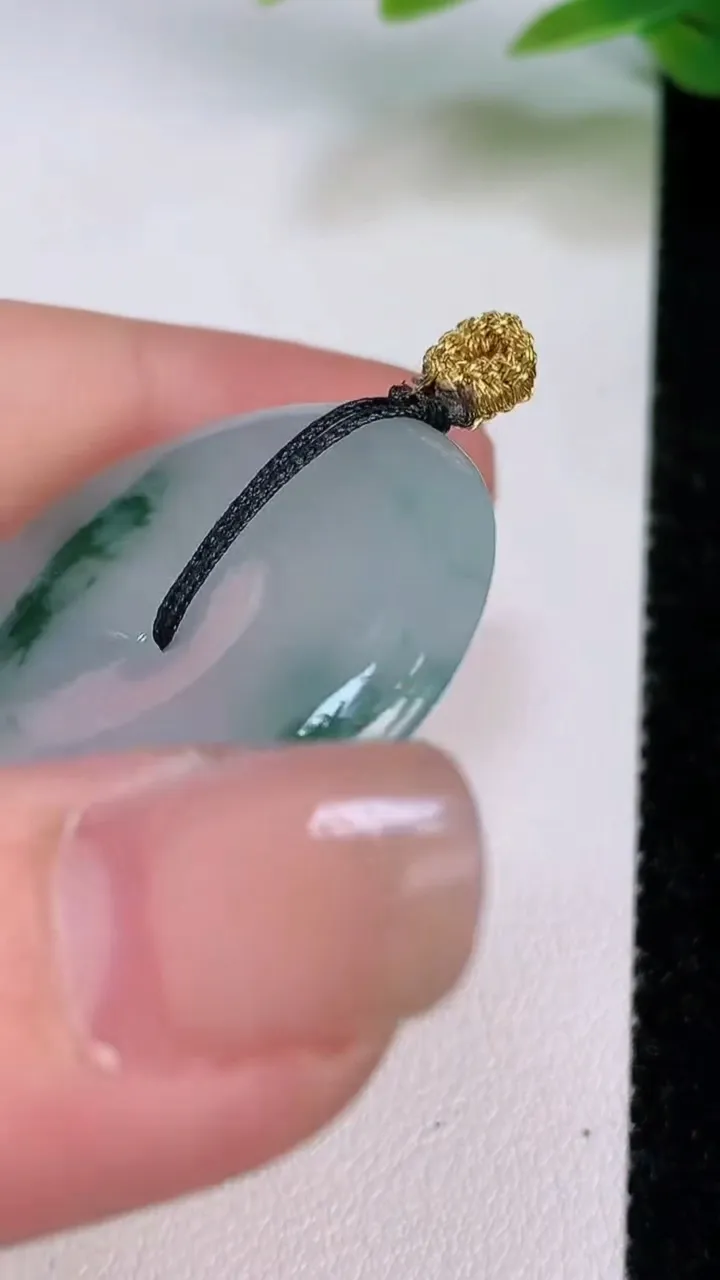 天然A货翡翠飘花平安扣吊坠，尺寸34.2-5.6，重量:14.35g
7月18日